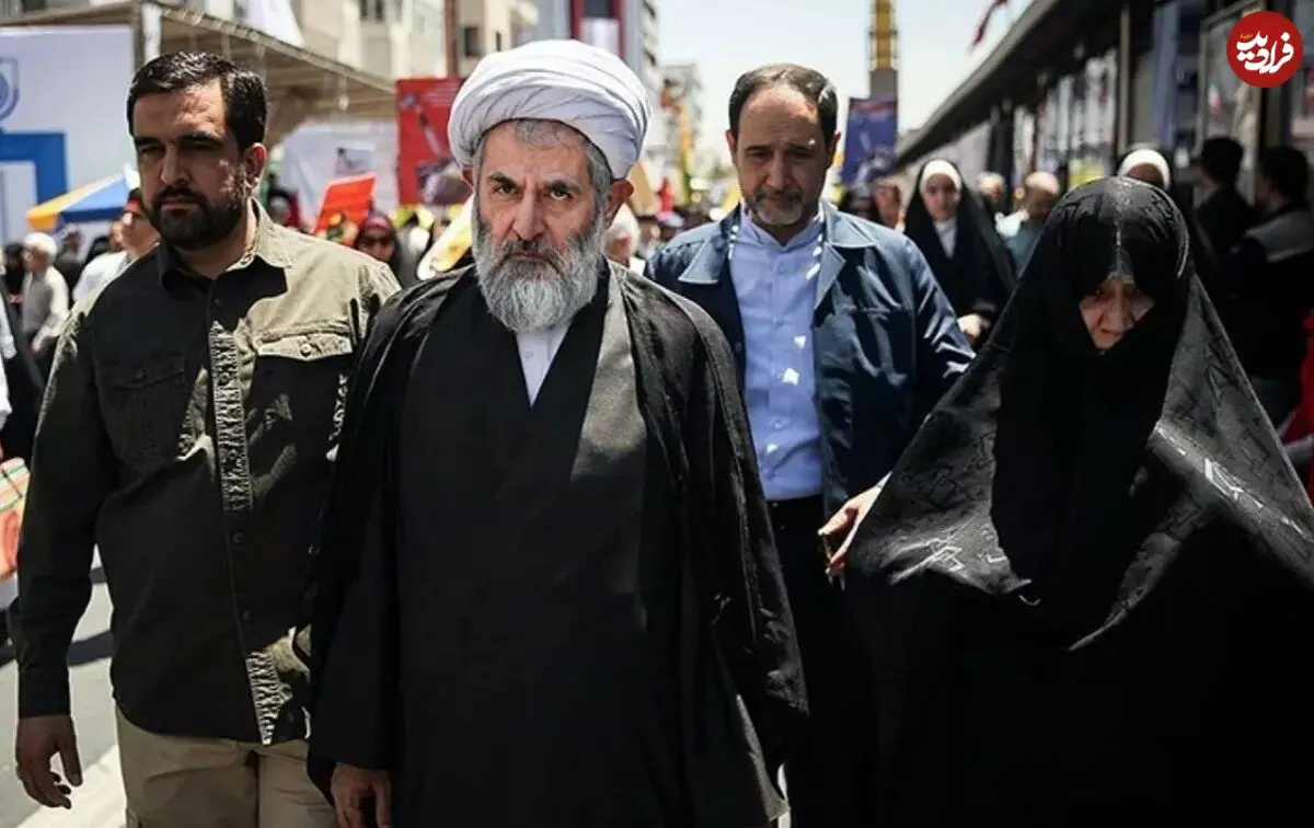 عکس؛ سفر در زمان؛ «حسین طائب» در حال گفتگو با «سیدمجتبی خامنه ای»؛ دهه 90