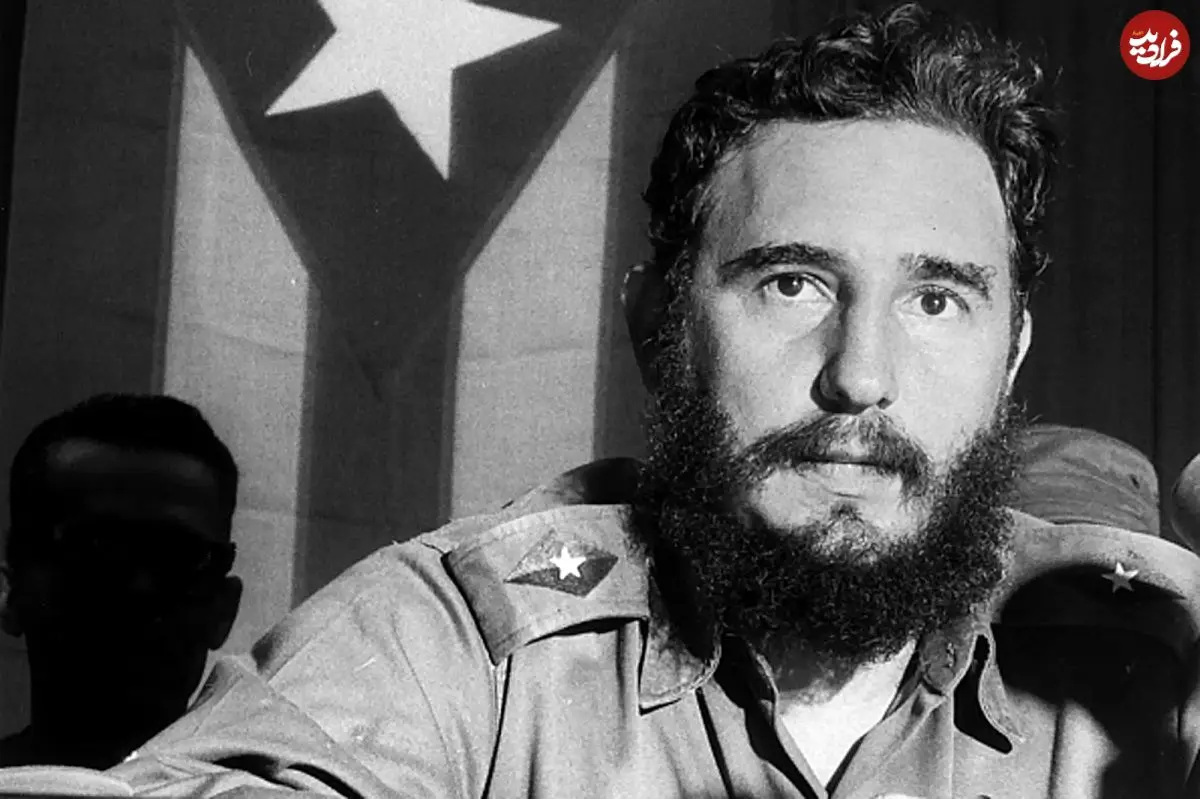 عکس| سفر در زمان؛ «فیدل کاسترو» در 20 سالگی در حال سخنرانی در یک دانشگاه در کوبا؛ سال 1324