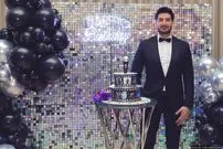 (عکس) ژست و تیپ خاص فرزاد فرزین در دبی