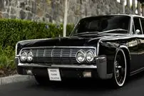 تصاویر| یک نمونه خاص از لینکلن کانتیننتال ۱۹۶۴؛ خودروی کلاسیک مافیایی با استایل دهه ۶۰ میلادی 