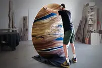 (ویدئو) فرآیند دیدنی ساخت یک میز زیبا با تنه درخت به روش نجار آمریکایی