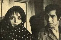 عکس| سفر زمان؛ «نوری کسرایی» در حال گذاشتن کلاه‌خود روی سر «جمشید مشایخی»؛ سال 53