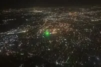(ویدئو) انداختن لیزر روی هواپیمای مسافربری در آسمان تهران