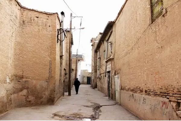 (تصاویر) تخریب خانه‌های تاریخی دوره قاجار و زندیه آغاز شد
