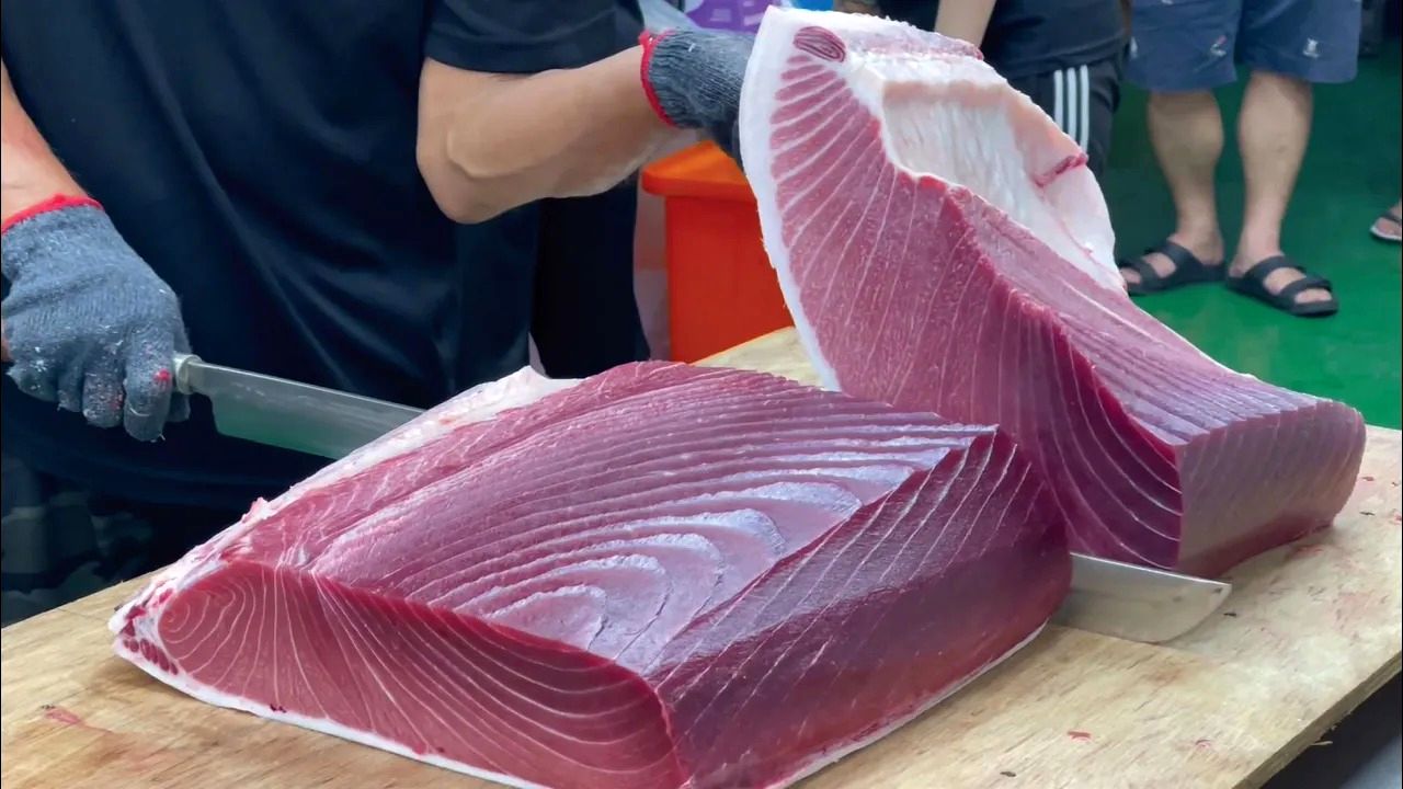 (ویدئو) تکنیک درخشان استاد تایوانی در برش زدن ماهی تن 290 کیلوگرمی