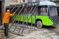 (ویدئو) فرآیند دیدنی تبدیل اتوبوسی قدیمی به کمپر به یک خانه ماشینی