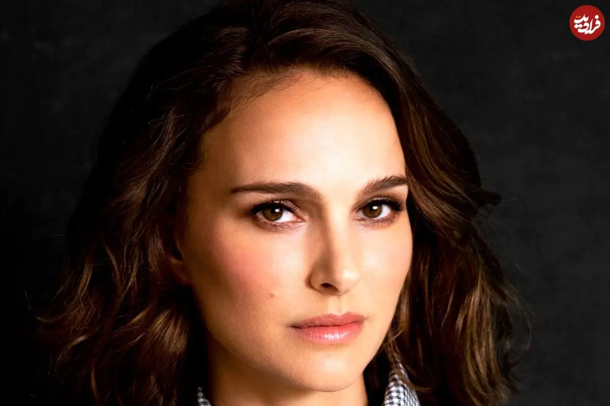 عکس| سفر در زمان؛ «ناتالی پورتمن» در یک مراسم در شهر نیویورک؛ سال 1373