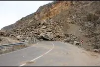 (ویدئو) سقوط عجیب سنگ بزرگ در روستای دهبکر مهاباد