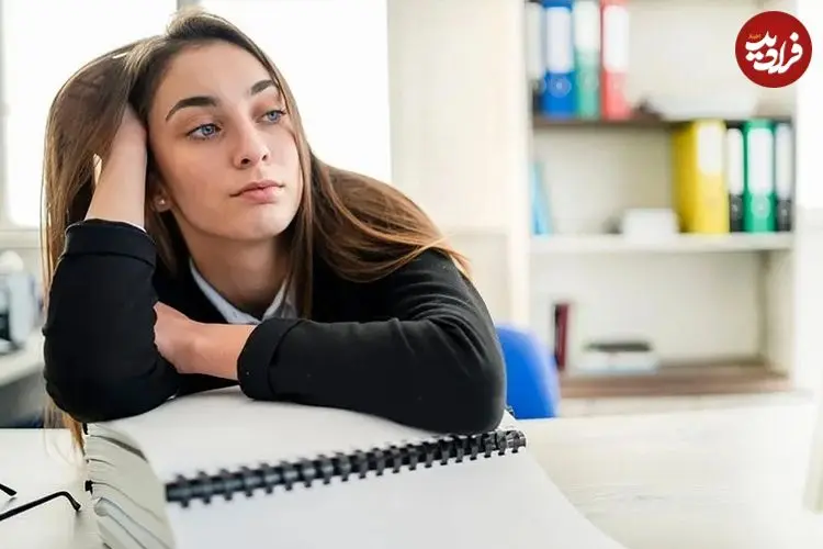 چرا کارهایمان را به‌تعویق می‌اندازیم؟