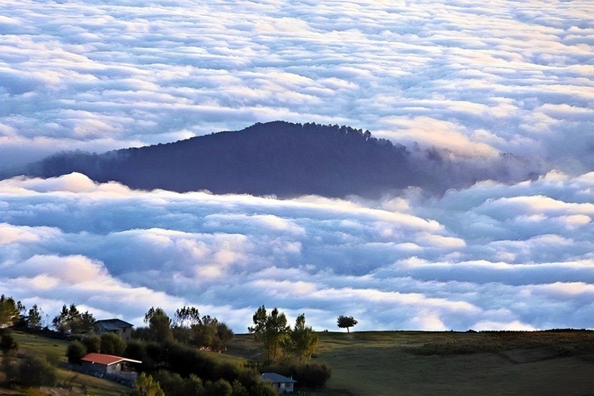 (ویدئو) طبیعت زیبای روستای فیلبند بر فراز اقیانوسی از ابر