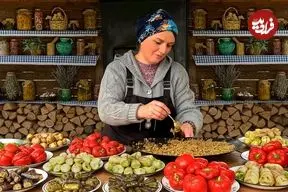 ببینید| غذای روستایی در آذربایجان؛ پخت دلمه با بادمجان، گوجه و فلفل دلمه ای در روستا