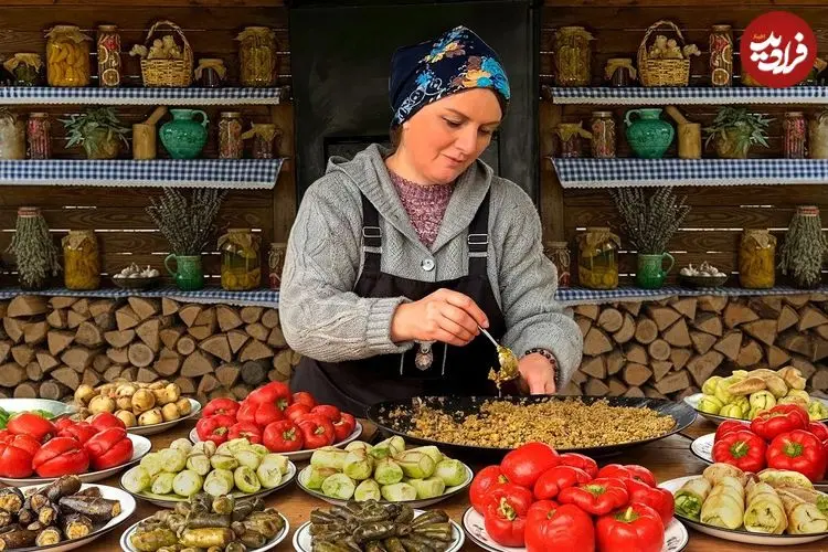 ببینید| غذای روستایی در آذربایجان؛ پخت دلمه با بادمجان، گوجه و فلفل دلمه ای در روستا