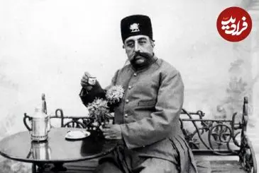 عکس| سفر در زمان؛ «مظفرالدین‌شاه» در حال آب معدنی خوردن در سفر فرنگ؛ سال 81