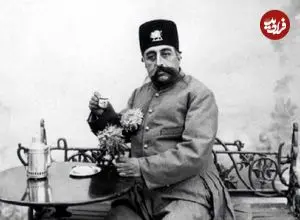 عکس| سفر در زمان؛ «مظفرالدین‌شاه» در حال آب معدنی خوردن در سفر فرنگ؛ سال 81
