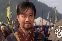 عکس| سفر به تاریخ؛ «ماری» با عینک آفتابی در کنار «جوسا و ماکاک» در پشت‌صحنه سریال «جومونگ»