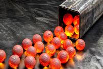 ببینید؛  فرآیند دیدنی ساخت چاقوی کوکری با 150 ساچمه فولادی 