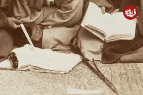 عکس| سفر زمان؛ تصویری از سه جوان درس‌خوان در دوران قاجار