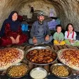 ببینید| غذای روستایی در افغانستان؛ تهیه زرشک پلو با مرغ در غار