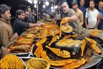 ببینید؛ غذای خیابانی در پاکستان؛ ماهی سوخاری و سرخ شده محبوب در کراچی