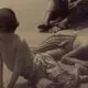 عکس| سفر زمان؛ آبتنی بچه‌های بندر انزلی در دریای خزر نزدیک قصر ناصرالدین شاه