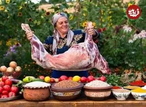 ببینید| غذای روستایی در آذربایجان؛ کباب کردن بره کامل در تنور