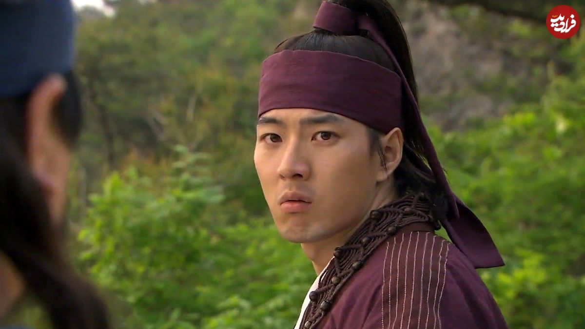 عکس| سفر در زمان؛ «جومونگ» در حال گفتگو با تلویزیون کره جنوبی؛ سال 1385