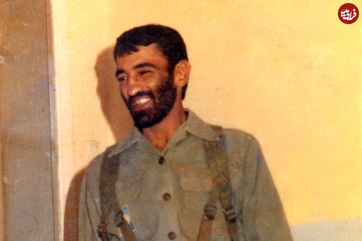 عکس؛ سفر در زمان؛ «احمد متوسلیان» با اسلحه کلاسینکف در پاوه؛ سال 59