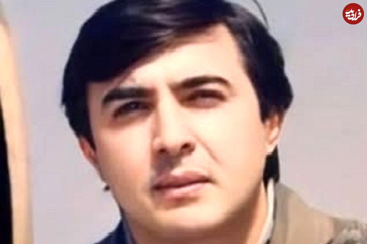 عکس| سفر در زمان؛ «علی اکبر زمانی» خلبان مشهور F-4 در کنار جنگنده آموزشی اش در آمریکا؛ اواخر دهه 40