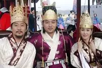 عکس| سفر به تاریخ؛ عکس یادگاری «تسو و سوسانو» در پشت‌صحنه سریال «جومونگ»