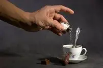 هشدار کارشناسان: «افزودن نمک به قهوه می‌تواند خطرات جدی برای سلامت داشته باشد»