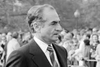 سفر در زمان؛ یادداشت‌های علم، پنجشنبه ۳ خرداد ۱۳۵۲: شاه گفت «نمی‌فهمم که چطور مردم سرخس این ‌‌.... خانم را انتخاب کرده‌اند؟»