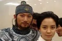 عکس| سفر زمان؛ عکس یادگاری «اویی و موپالمو» (سریال جومونگ) در پشت‌صحنه سریال «دونگ‌یی»