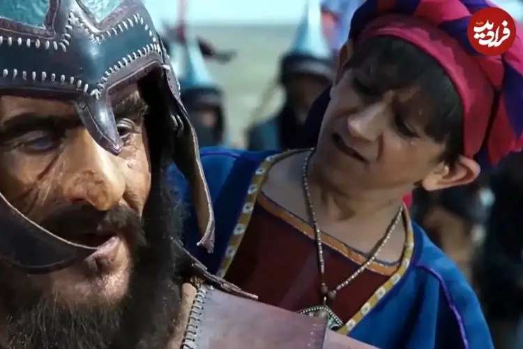 عکس| سفر در زمان؛ «غلام بچه شرحبیل» سریال مختارنامه در حرم امام رضا؛ سال 1401