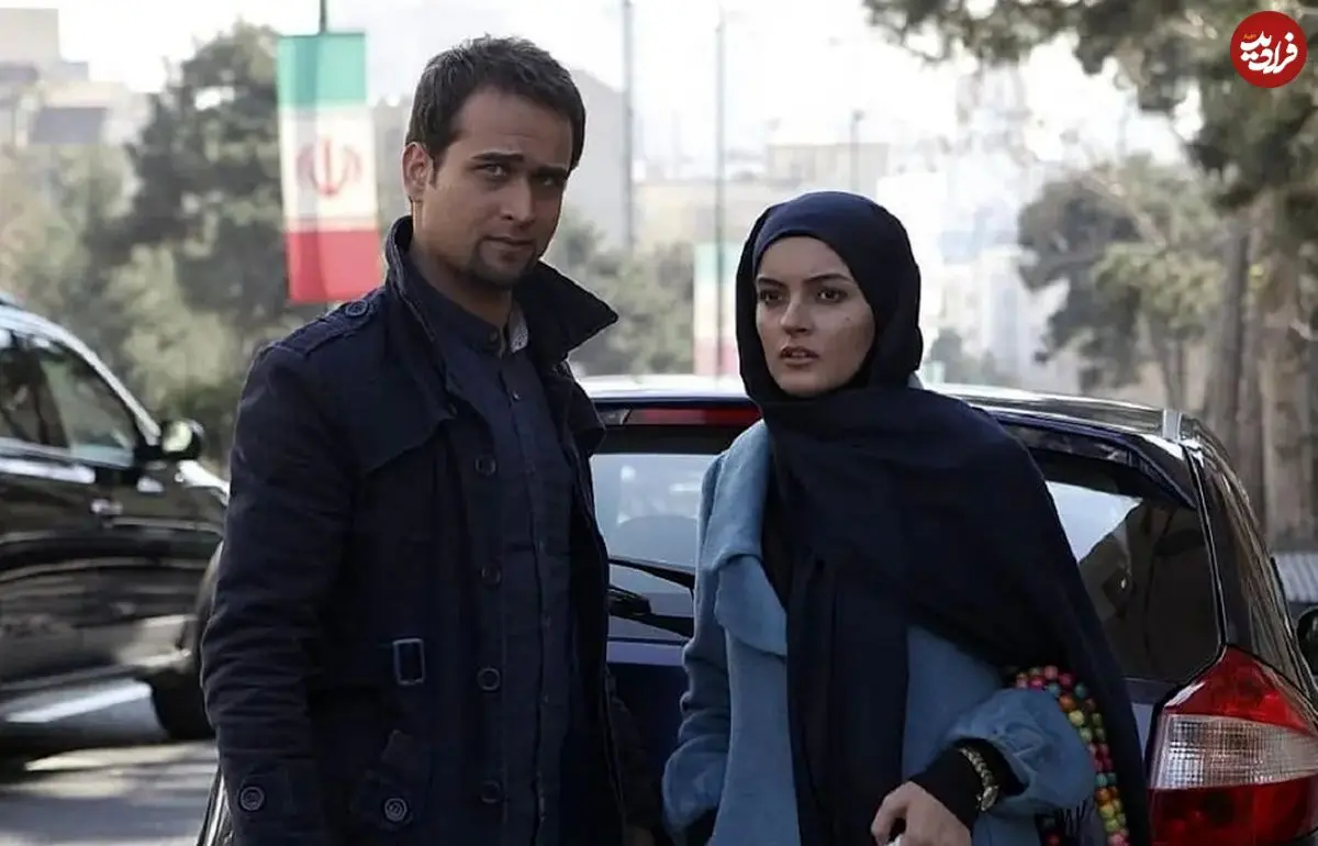 عکس| سفر زمان؛ بازیگران سریال «آوای باران» دور یک میز در تالار؛ «بیتا، سینا، کیانوش، حامد و باران»