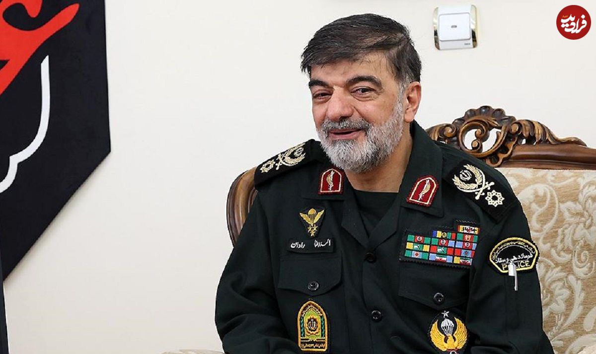 عکس؛ سفر در زمان؛ «سردار رادان در حال سجده کردن به لباس سرلشکر سلامی»