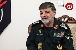 عکس؛ سفر در زمان؛ «سردار رادان در حال سجده کردن به لباس سرلشکر سلامی»