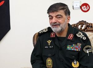 عکس؛ سفر در زمان؛ «سردار رادان در حال سجده کردن به لباس سرلشکر سلامی»