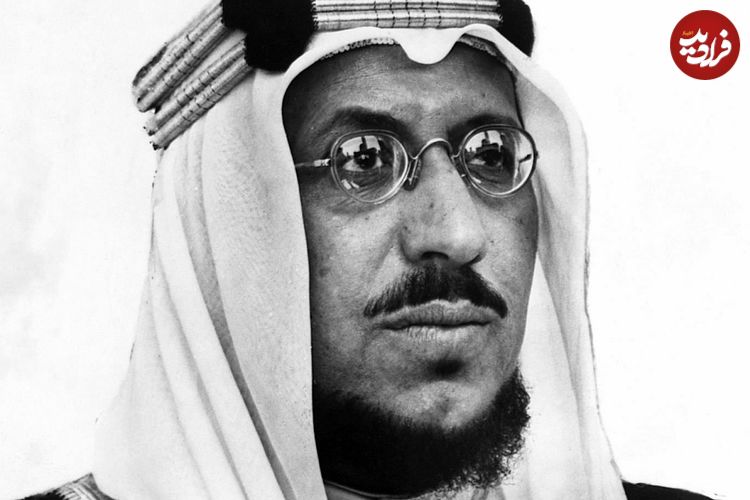 عکس؛ سفر در زمان؛ «دومین پادشاه عربستان و مهمانان اش در حال خوردن 4 آهو و 3 گوسفند کامل»؛ سال 1333