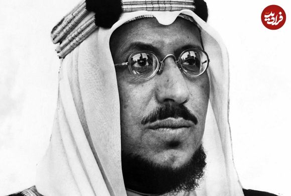 عکس؛ سفر در زمان؛ «دومین پادشاه عربستان و مهمانان اش در حال خوردن 4 آهو و 3 گوسفند کامل»؛ سال 1333