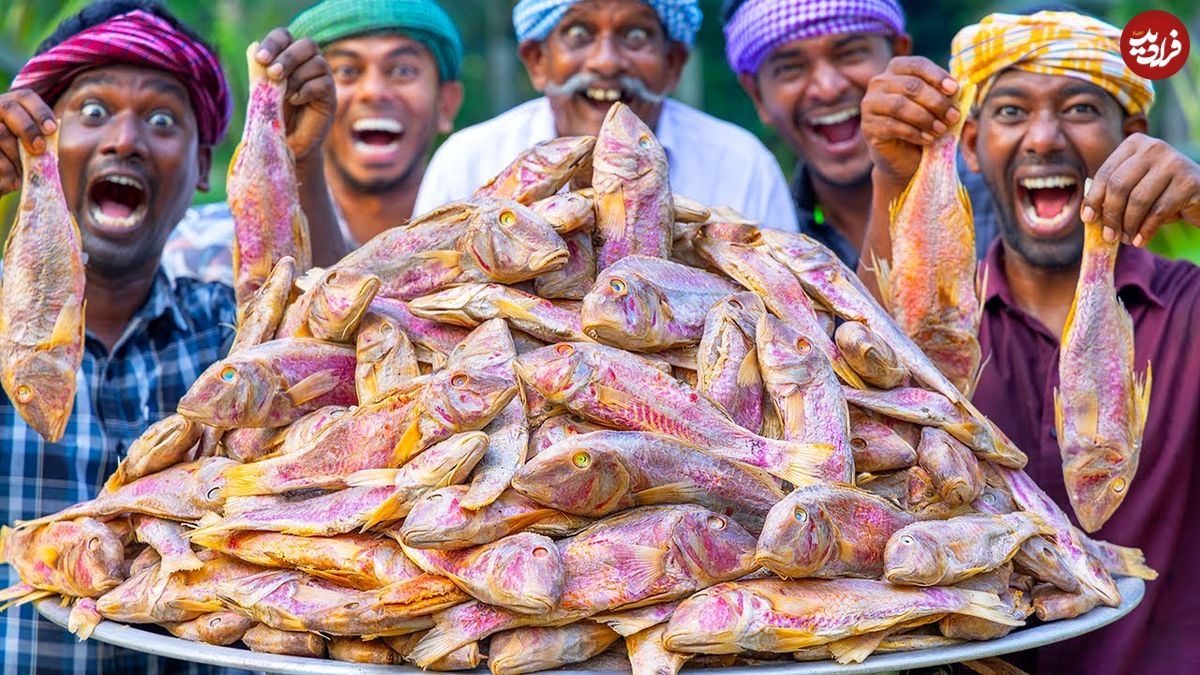 ببینید؛ غذای روستایی در هند؛ پخت خورشت تند با ماهی توسط پدر و پسران مشهور هندی