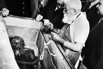 ساعت‌ساز مرموزی که ادعا می‌کرد پسر آخرین پادشاه فرانسه است