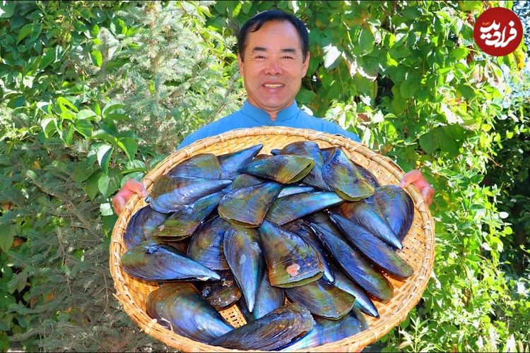ببینید؛ غذای روستایی در چین؛ درست کردن غذای محلی با صدف، سیر و فلفل