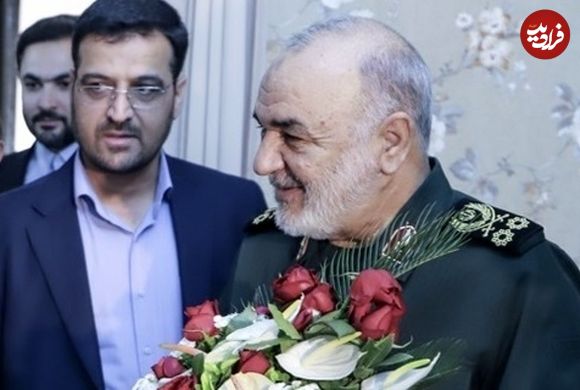 عکس؛ سفر در زمان؛ ادای احترام «سردار سلامی» به مادر شهید؛ سال 1402