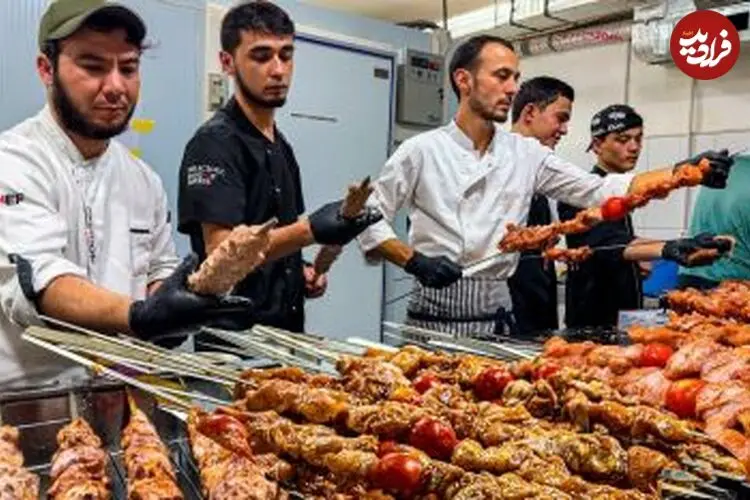 ببینید| غذای خیابانی در ازبکستان؛ تهیه انواع کباب توسط آشپزهای ماهر در تاشکند
