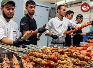 ببینید| غذای خیابانی در ازبکستان؛ تهیه انواع کباب توسط آشپزهای ماهر در تاشکند