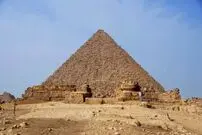 چرا مصر دارد یکی از اهرام باستانی را با گرانیت می‌پوشاند؟