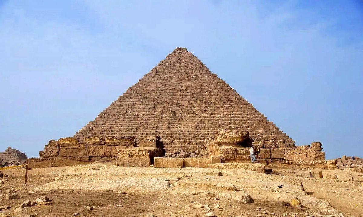 چرا مصر دارد یکی از اهرام باستانی را با گرانیت می‌پوشاند؟