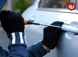 ببینید؛ لحظه عجیب سرقت ضبط خودروی سواری در گیشا تهران با ماسک و کلاه!