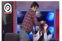 (ویدیو) کتک‌کاری نماینده پارلمان پاکستان روی آنتن زنده تلویزیون!