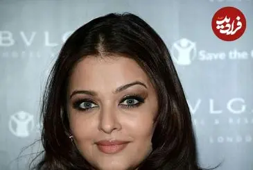 عکس| سفر در زمان؛ «آیشواریا رای» در حال سخنرانی در کالیفرنیا؛ سال 1386